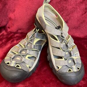 KEEN WATER PROOF SHOES